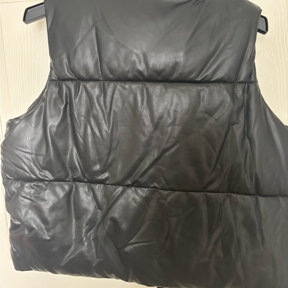 Old Navy Faux Leather Cropped Black Puffer Vest - Picture 5 of 5